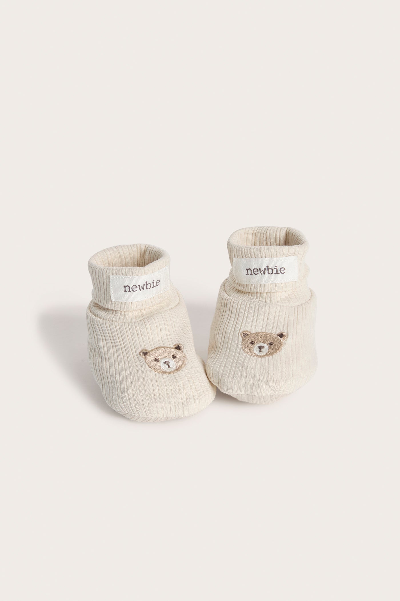 Baby beige booties with bears