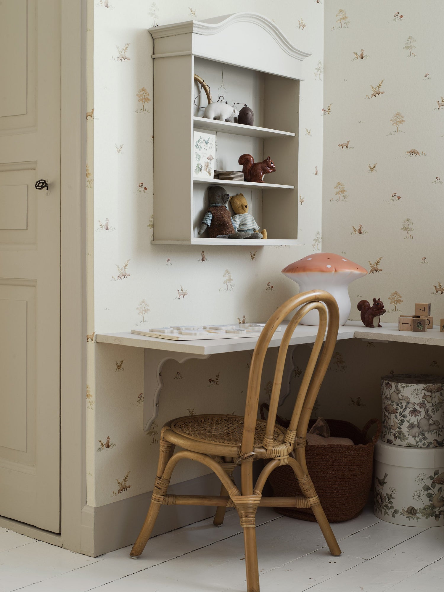 Little Fox beige wallpaper