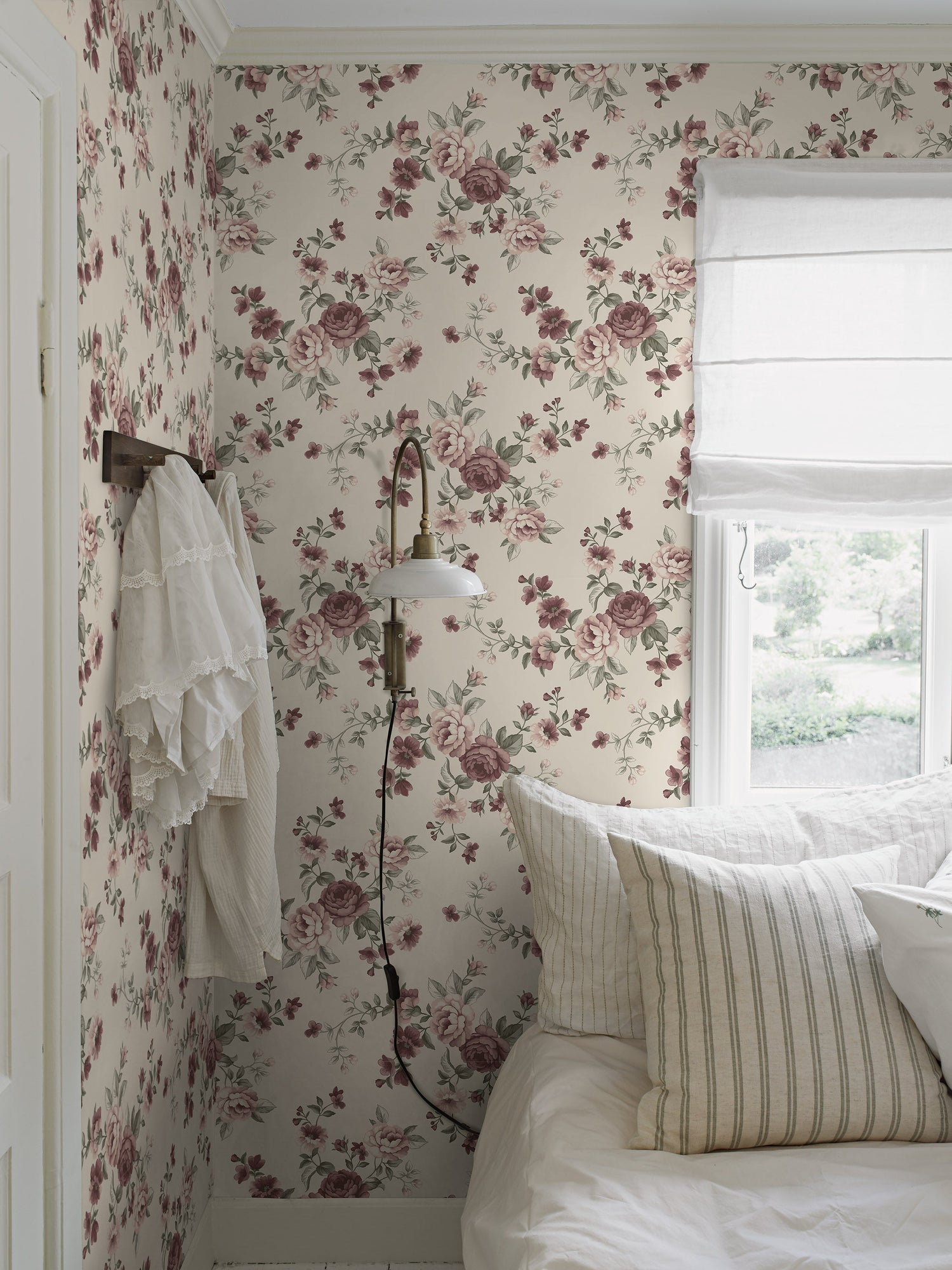Nomi white floral wallpaper