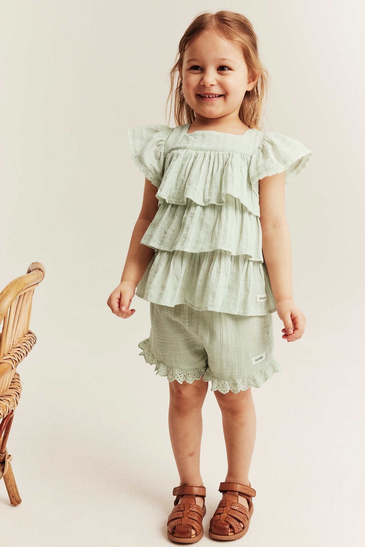 Kids woven shorts with frill