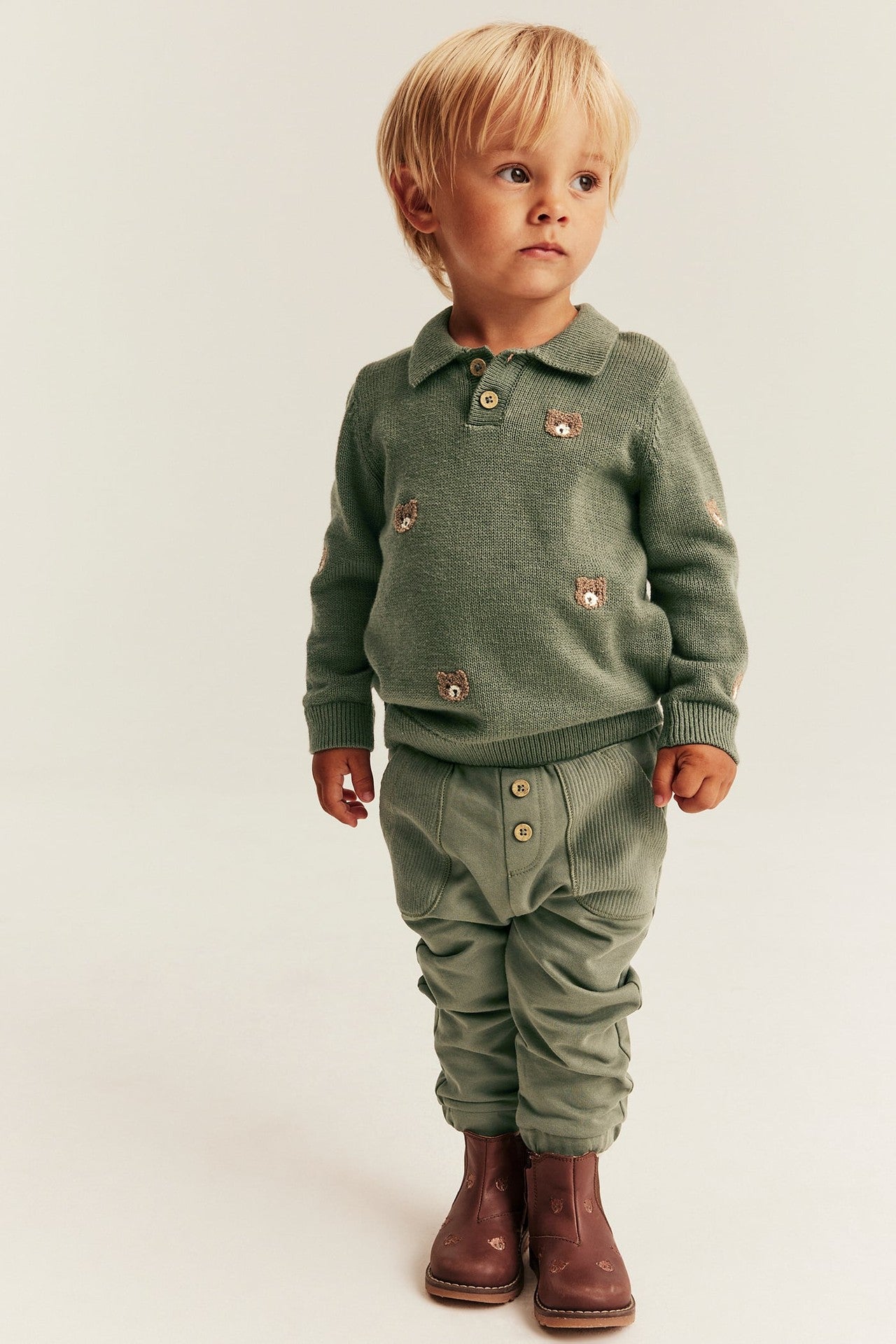 Baby knitted sweater with bears