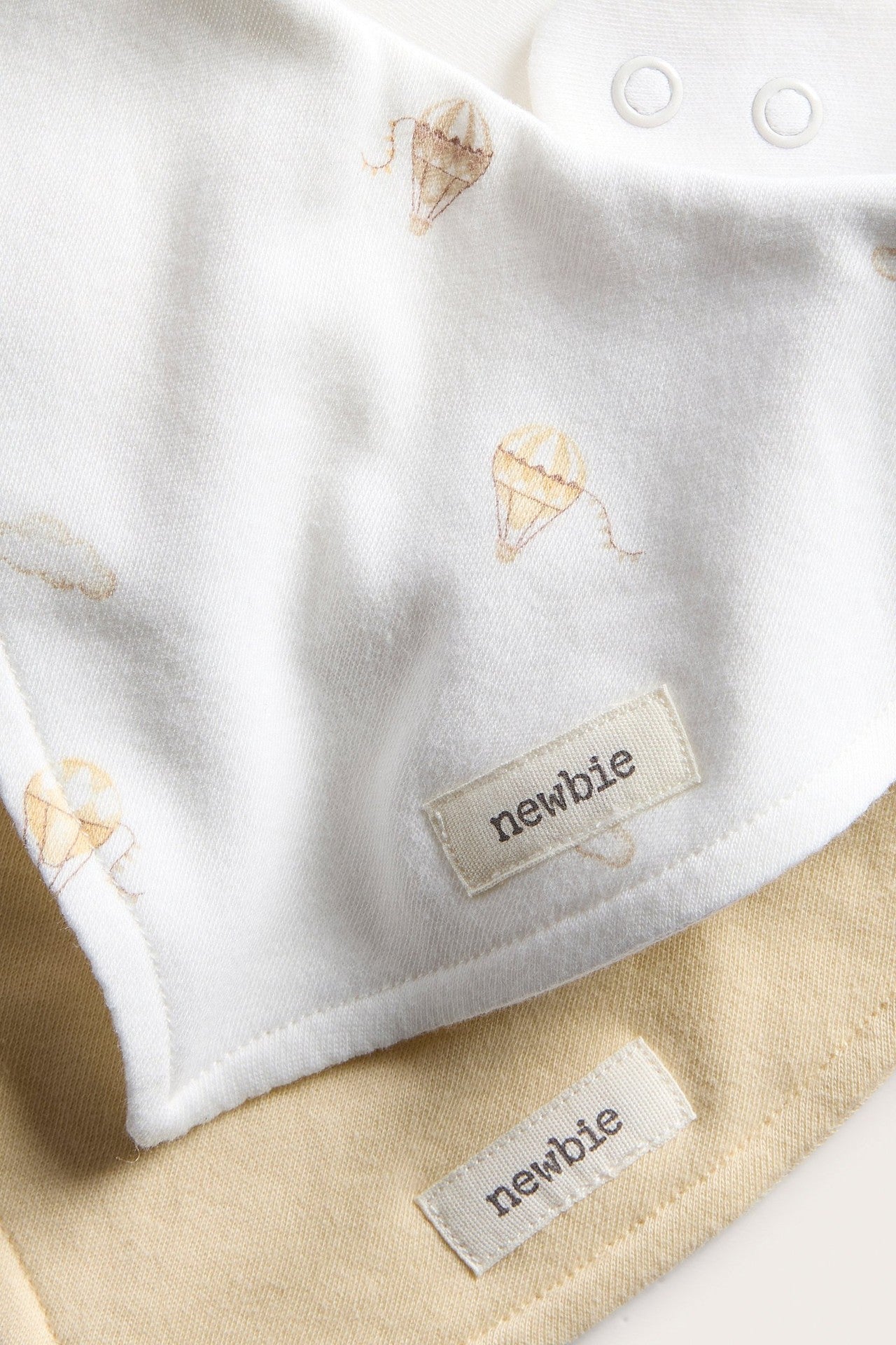 Baby bibs with hot air balloons (2‑pack)