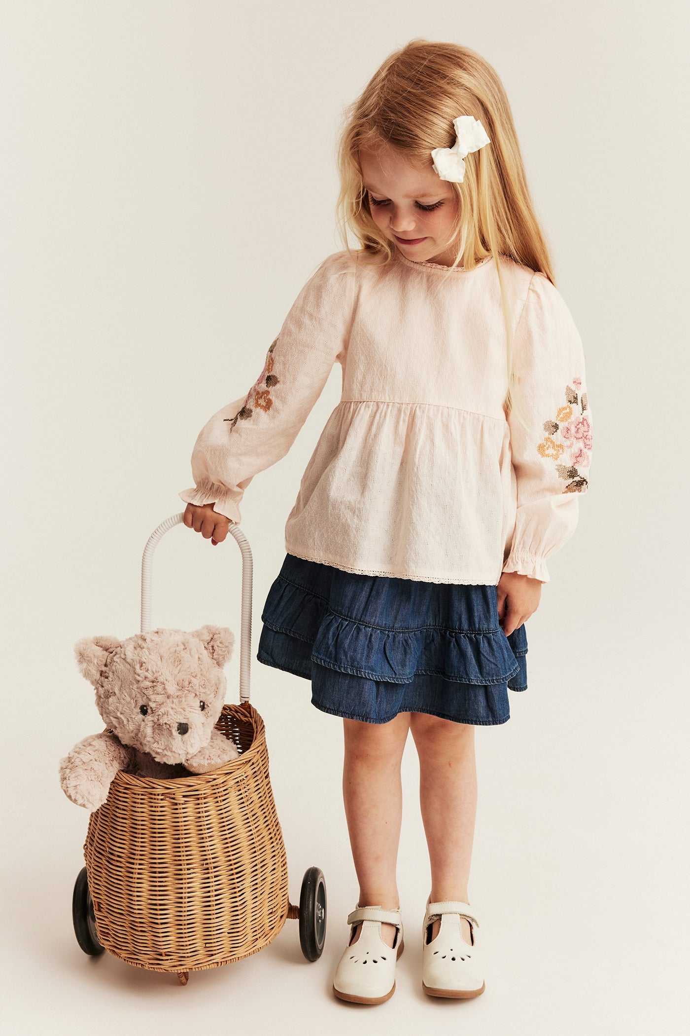 Kids blouse with floral embroidery