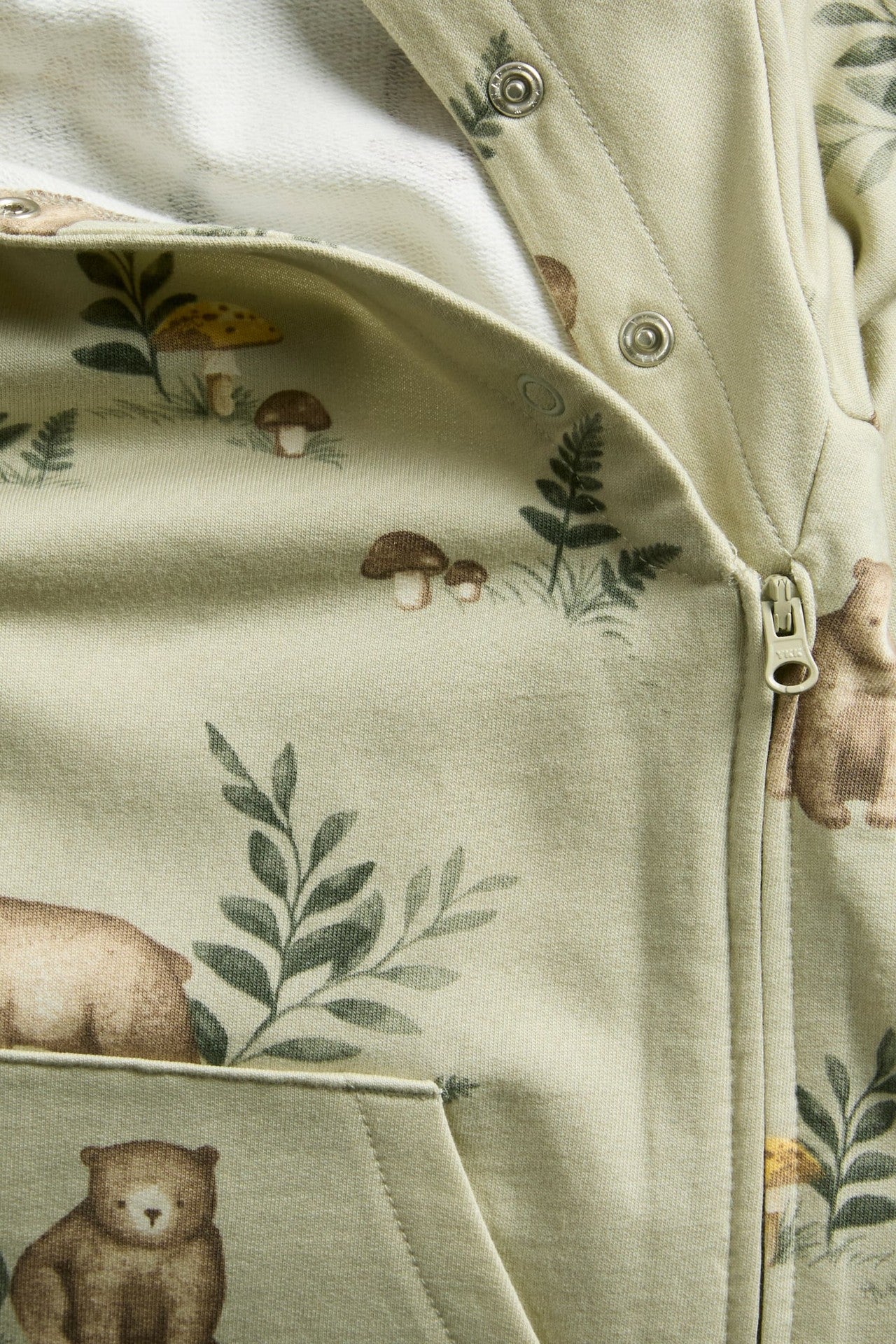 Baby green full-patterned jumpsuit