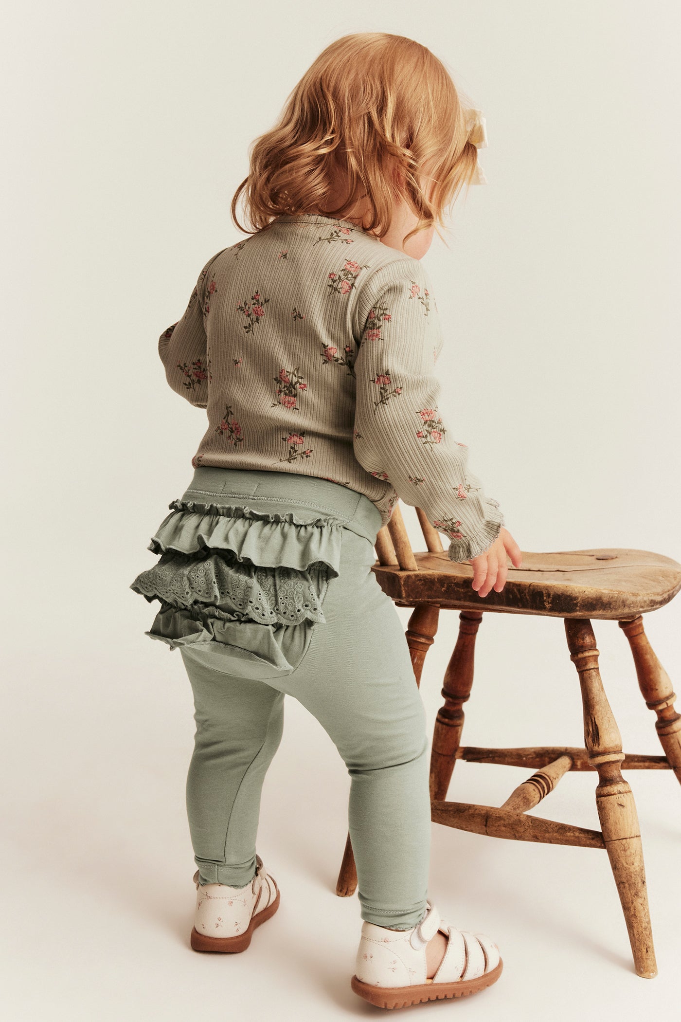Baby leggings with frills