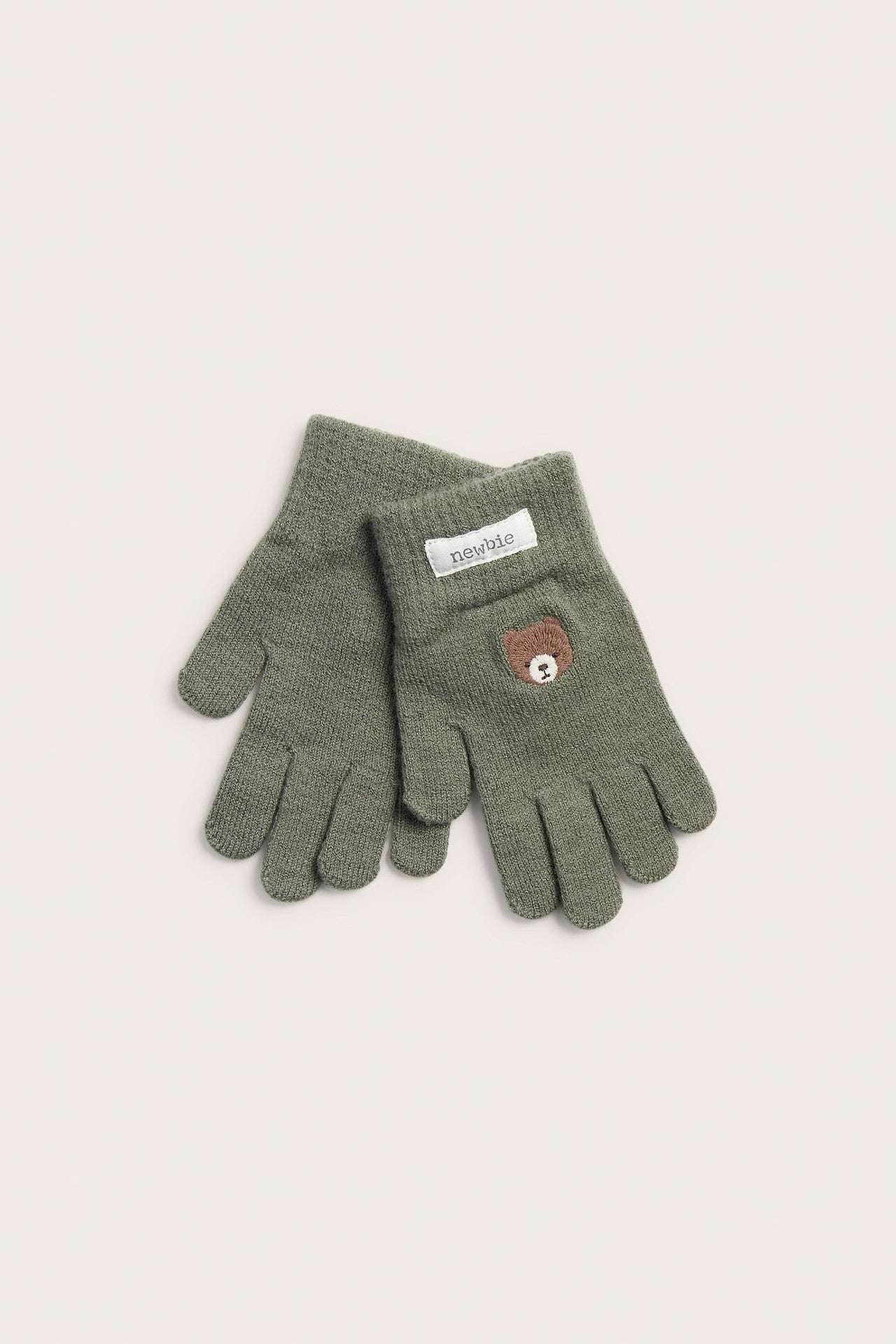Kids gloves with embroidered bear